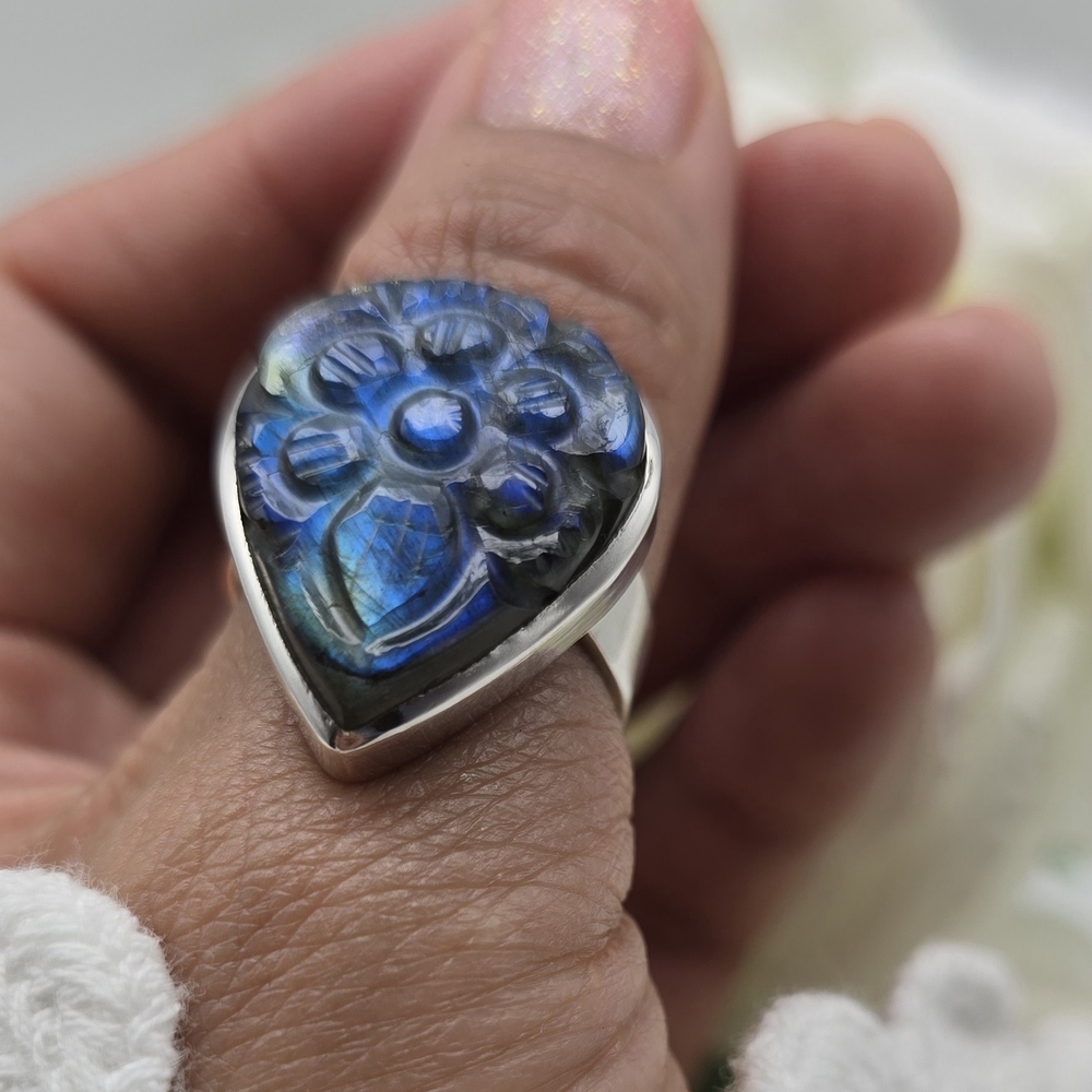 🥰 CARVED FLOWER RING - Picture 6 of 7